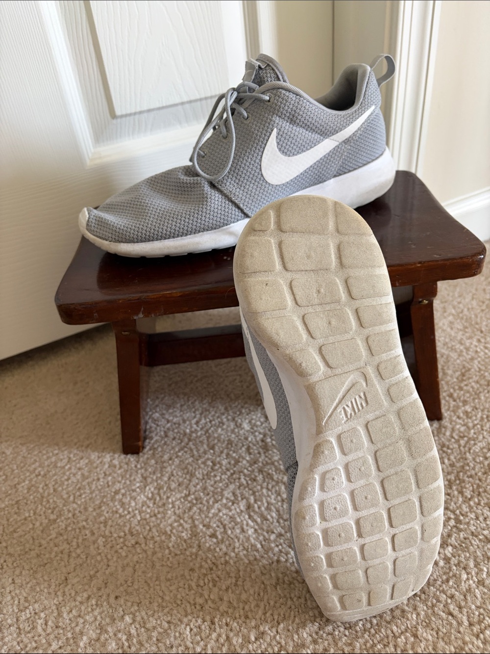 Nike Gray and White Men's Lightweight Sneakers